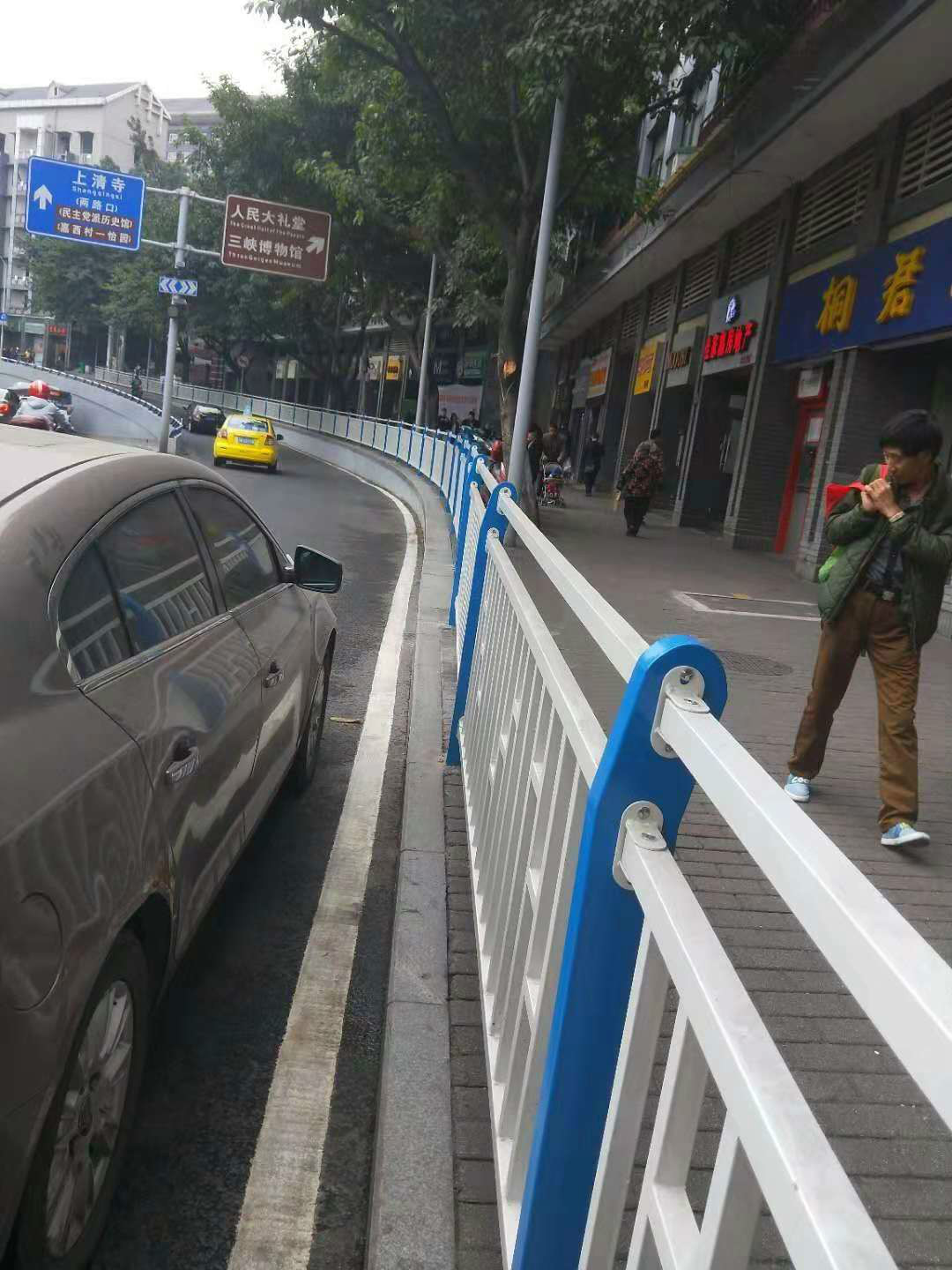 人行護欄