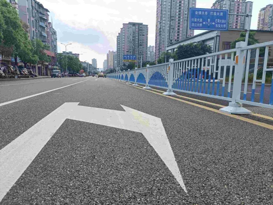 渝中區(qū)、潼南區(qū)-二次噴涂同款隔離護欄